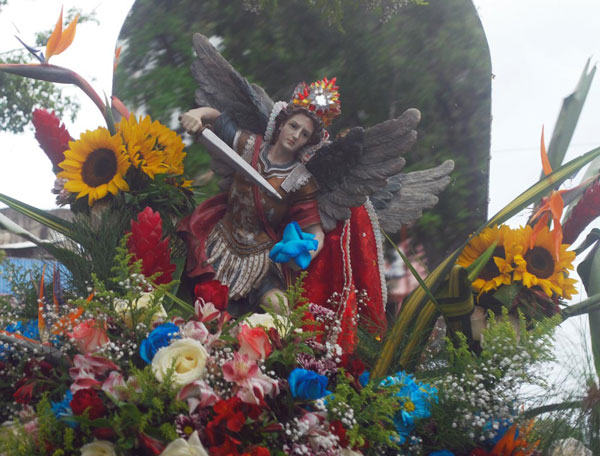 En Guiri Guiri renovaron su fe por San Miguel Arcángel