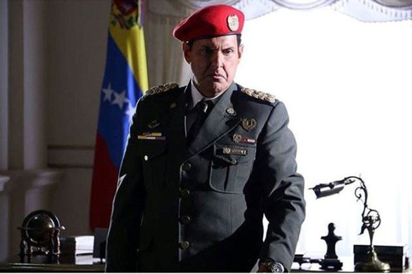 ¡Con boina y sin verruga! Andrés Parra se pone el uniforme militar para interpretar a “El Comandante”