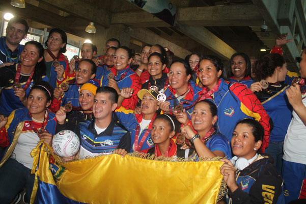 Beisbol femenino criollo llegó al país con su bronce mundialista