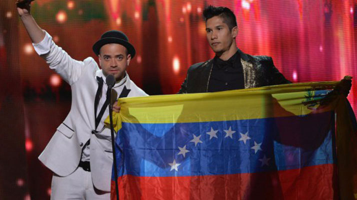Venezolanos cantan consignas políticas en concierto de ‘Chino y Nacho’ en Londres