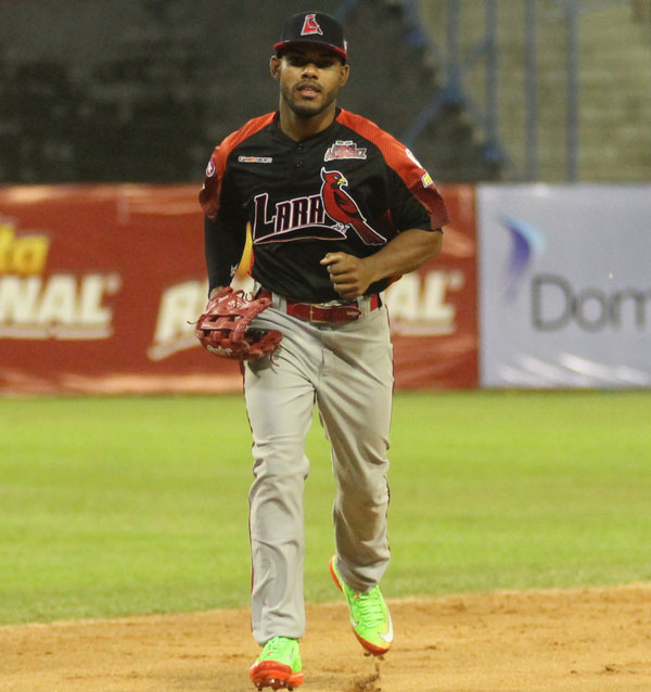 Elvis Escobar aprovechará su chance en Cardenales