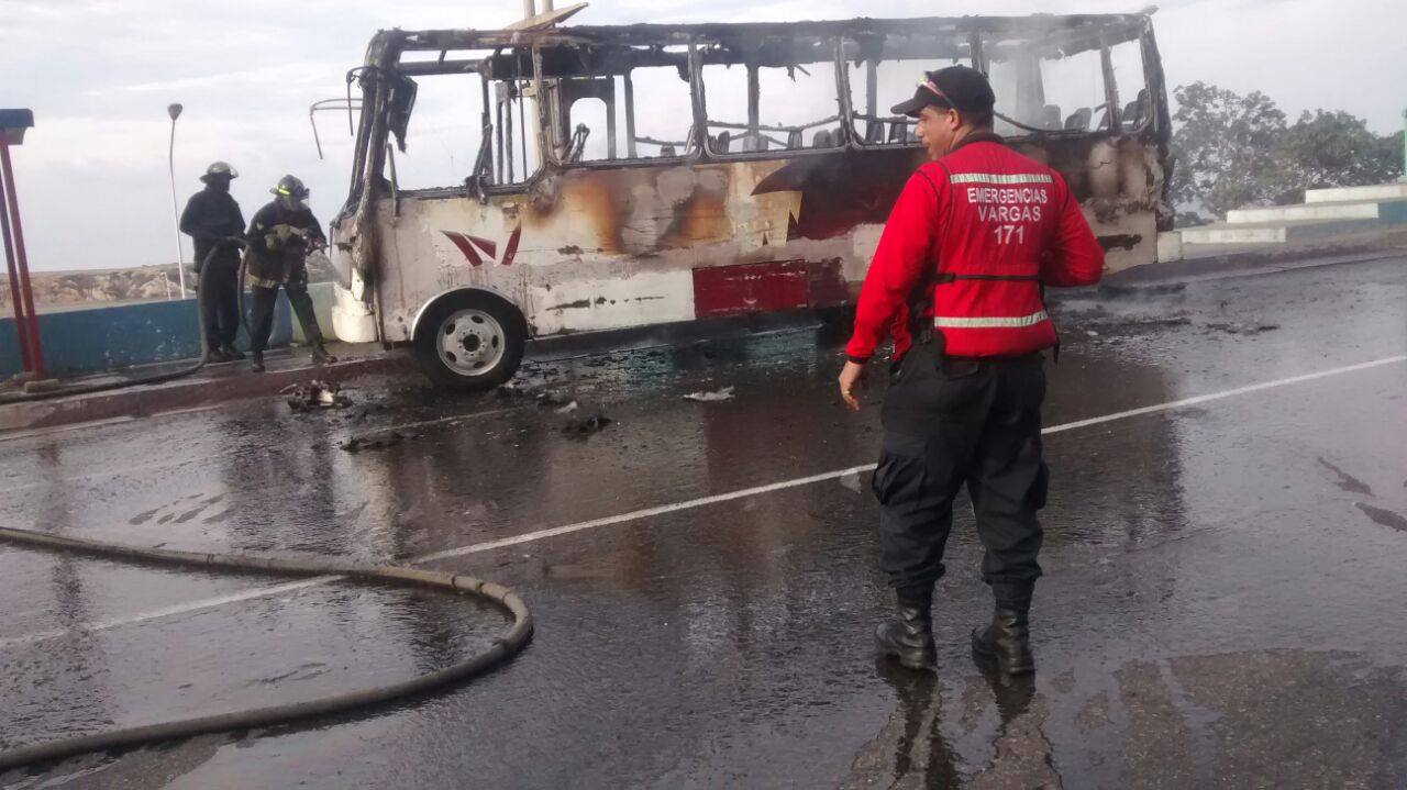 Se incendió autobús de la ruta Caracas-La Guaira