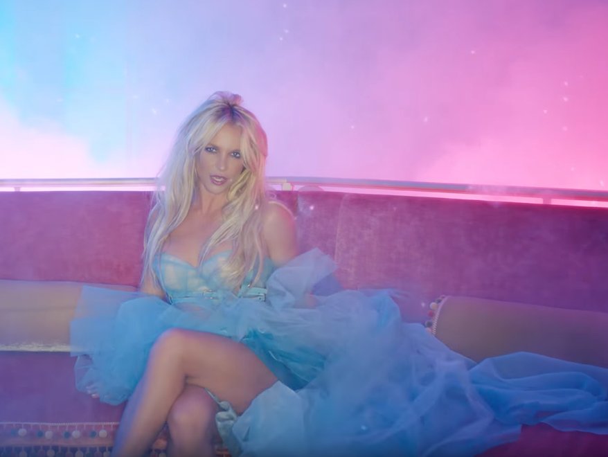 Britney Spears estrena el sensual video “Slumber Party”