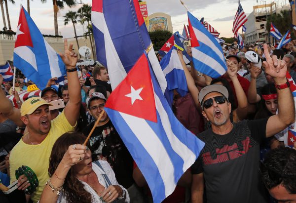 Mientras Miami festeja, disidencia teme más represión en la Cuba sin Fidel