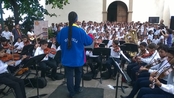 Orquesta Sinfónica de Tarmas homenajeó a los músicos en día