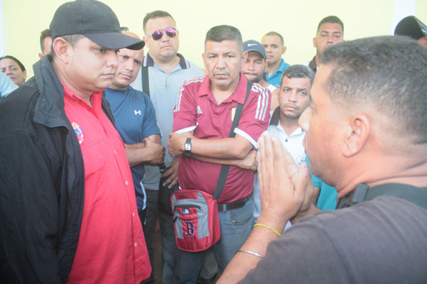 Transportistas protestaron exigiendo pago del subsidio estudiantil
