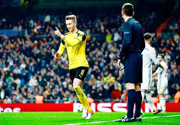 Dortmund le arrebató la punta al Real Madrid