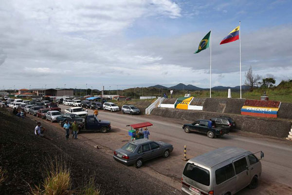 Venezuela ordena cierre de la frontera con Brasil por 72 horas