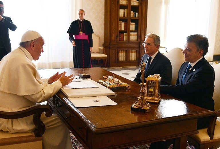 Papa Francisco se reunió con Juan Manuel Santos y Álvaro Uribe en el Vaticano