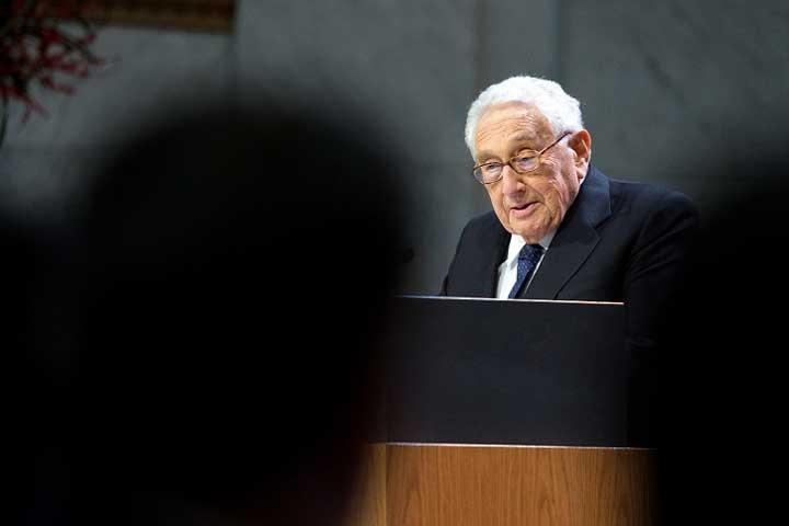 Kissinger pide paciencia pese a ideas provocadoras de Trump
