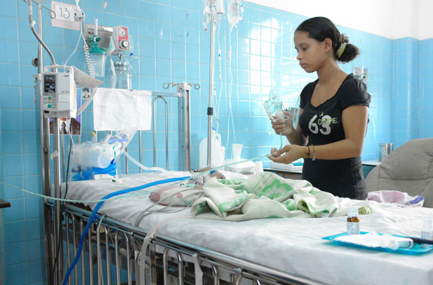 Trabajadores de la salud marcharán el 7-F para exigir solución a la crisis hospitalaria