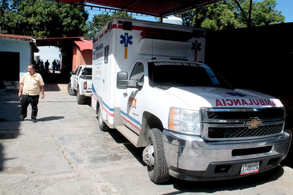 Camioneta Caribe se vuelca y deja dos heridos