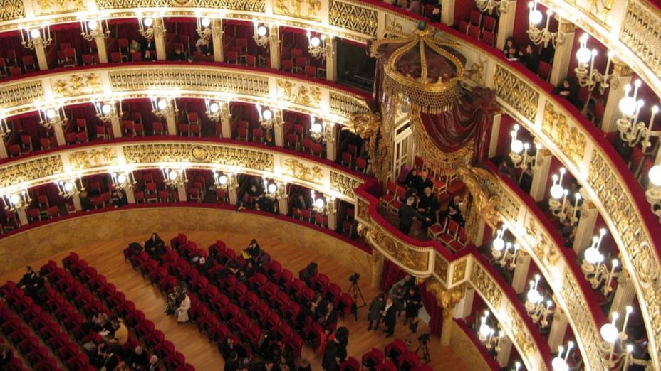 Ópera de Nápoles organiza un concierto para 1.300 inmigrantes