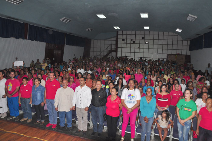 En asamblea estadal de mujeres  reconocen a lideresas de Catia La Mar