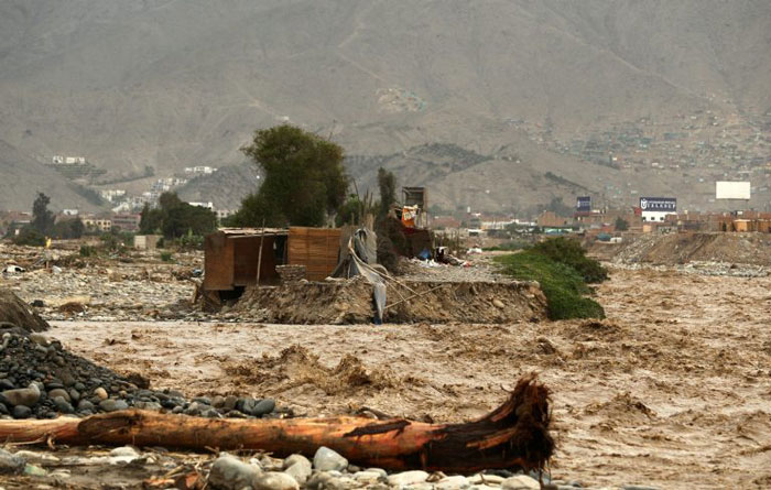 Lluvias amenazan con agravar inundaciones en Peru