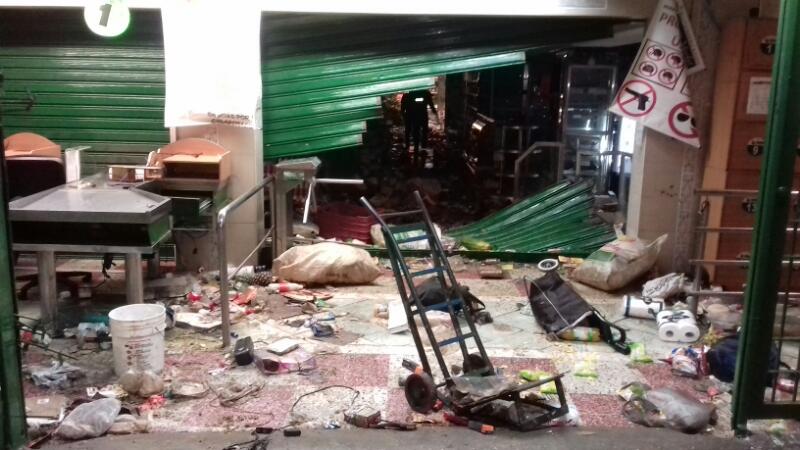 Saquearon supermercado Fresco Market en Carrizal: Vecinos acusan a colectivos