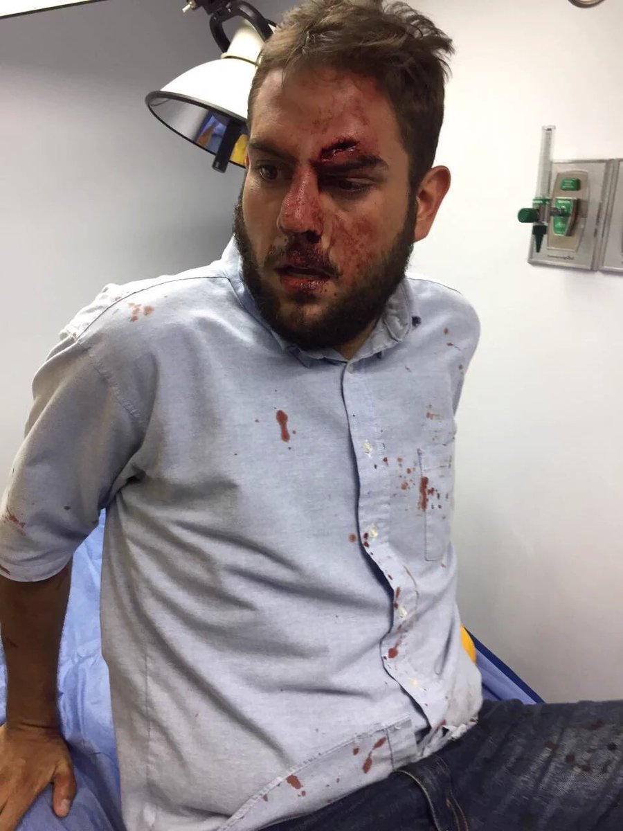 Diputado José Manuel Olivares atiende herida en la cabeza de su colega Requesens