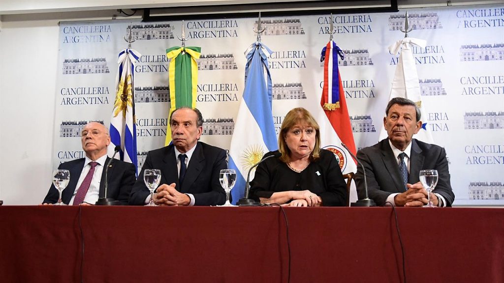 Mercosur activó cláusula democrática por situación en Venezuela