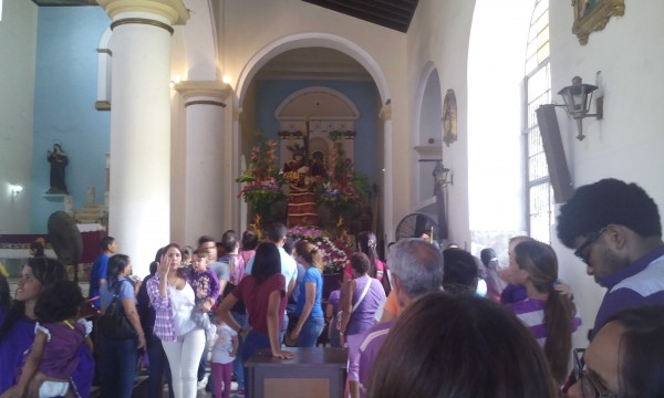 En Vargas feligreses veneran al Nazareno y piden paz para el país