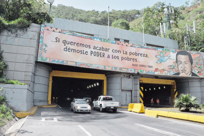 Cierran boquerones de la autopista Caracas La Guaira