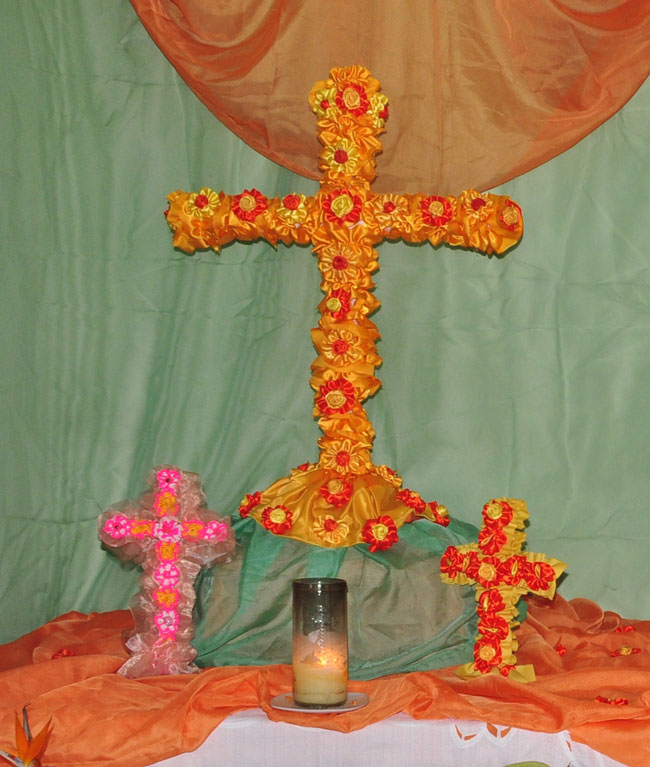 Devotos afianzan su fe por La Cruz de Mayo