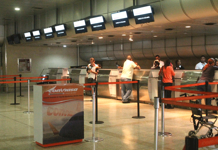 Pasajeros de Conviasa madrugaron para volar a Madrid