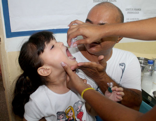 Inmunizan a más de 300 niños en el Ambulatorio Vía Eterna