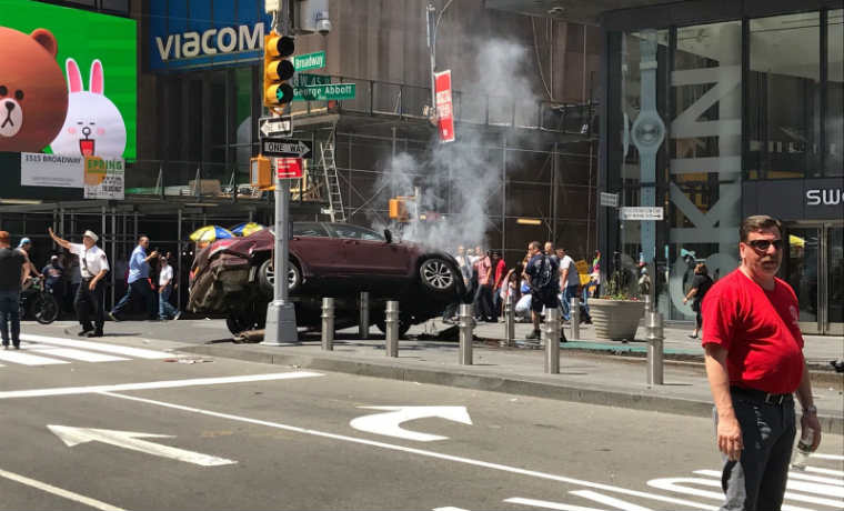 Nueva York: un vehículo a alta velocidad atropella a varias personas, deja un muerto y 19 heridos en Times Square