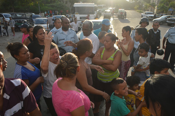 En Tanaguarena exigen bolsas resueltas