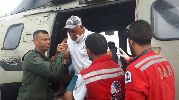 Rescatan a 10 tripulantes de buque  que zozobró en Higuerote