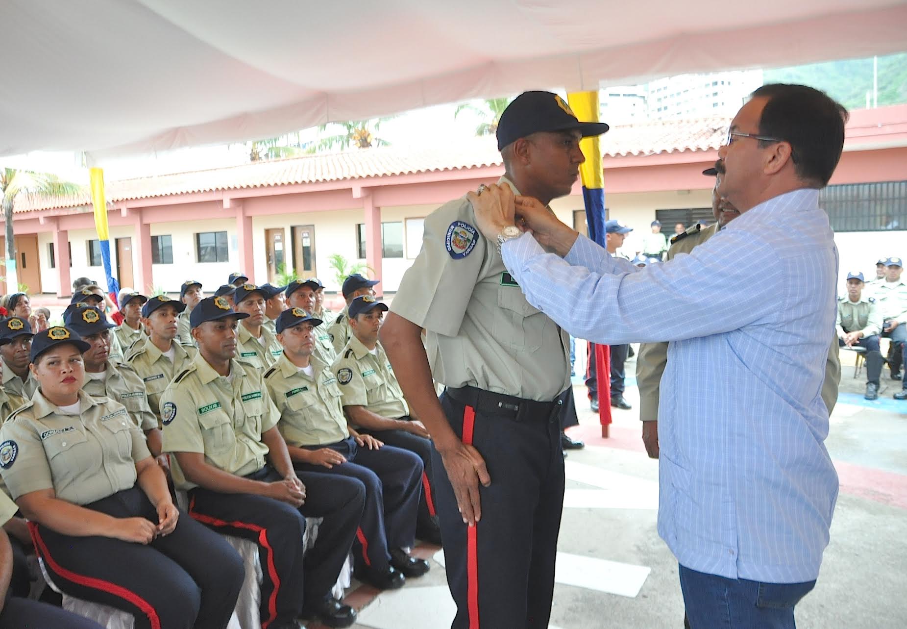 Ascendidos 43 oficiales de la Policía municipal