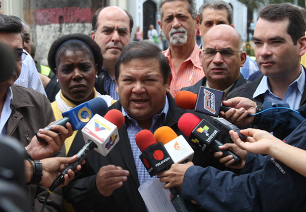 Unidad exige al CNE proclamación de Andrés Velásquez en Bolívar