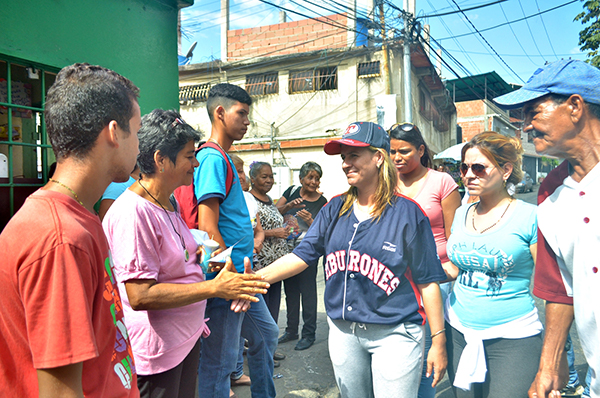 María Leonora gestiona traer medicamentos y alimentos para Vargas