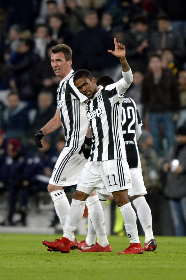 Juventus mantiene la presión sobre el líder