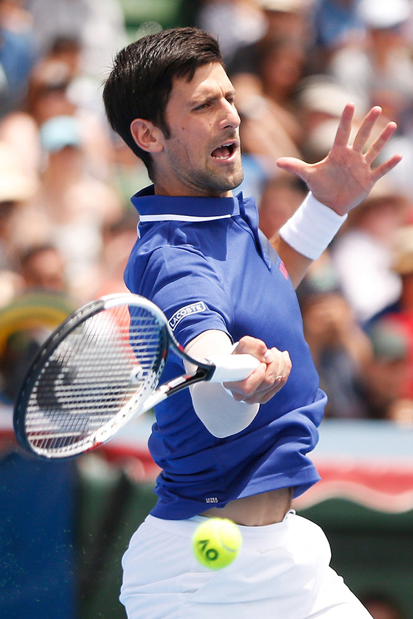 Djokovic regresa con una sólida victoria