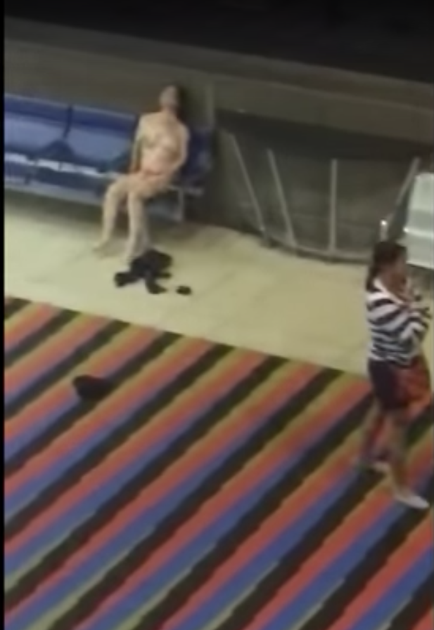 Presunta pasajera se desnudó en pasillo del aeropuerto
