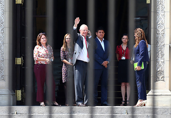 Un escándalo de compra de votos  fuerza la dimisión de Kuczynski