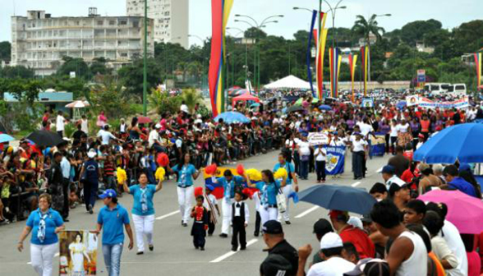 60 escuelas participarán en desfile de Vargas