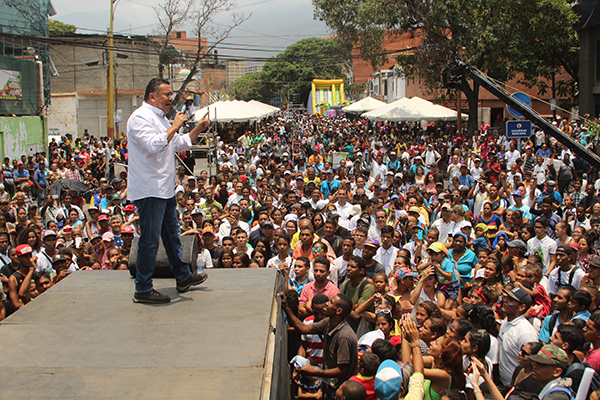 “Ruta de la Esperanza”  de Javier Bertucci visitó Vargas