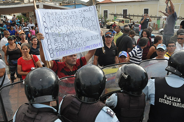 Frente Amplio protestó  por deterioro de los servicios públicos 