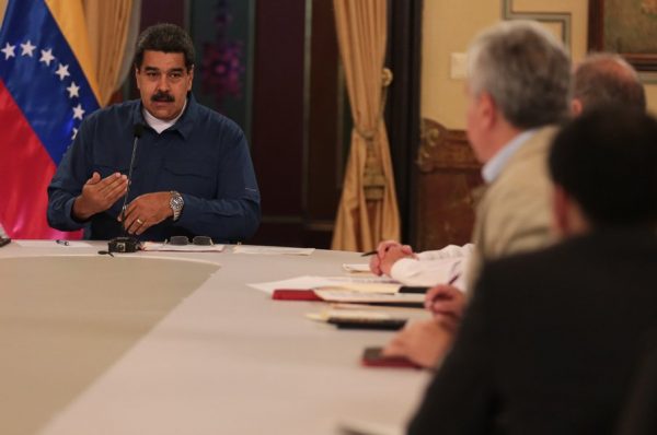 Maduro decreta el lunes  no laborable por la reconversión