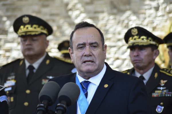Guatemala rompe relaciones  con el gobierno de Maduro