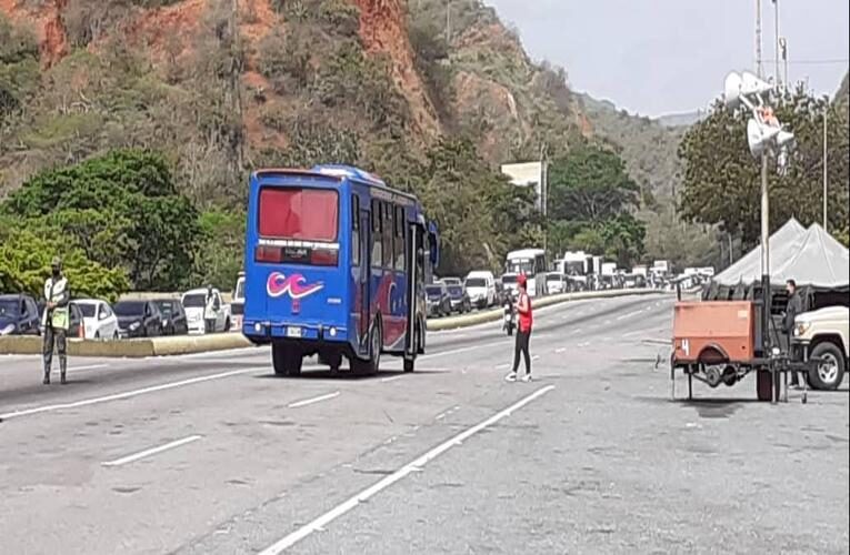 Bajan en la autopista  a  quienes van sin tapabocas