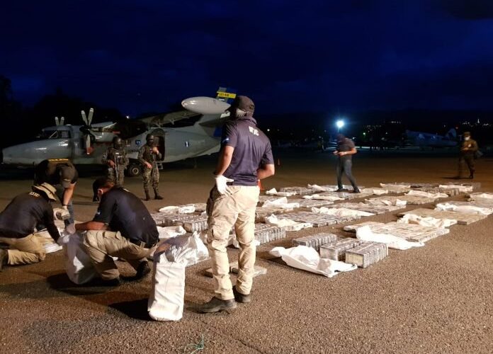 Honduras detiene avioneta que salió de Venezuela  con 800 kilos de coca