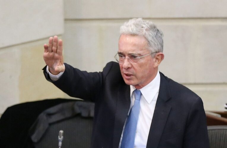 Álvaro Uribe rechazó que médicos cubanos vayan a Colombia