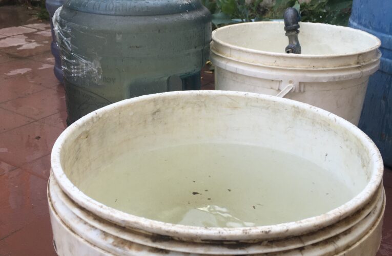 En Macuto luchan para cumplir medidas sanitarias sin agua