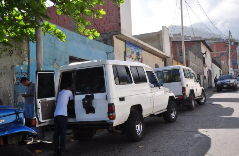 En Punta de Mulatos se turnan 3 Jeep diarios para ahorrar gasolina y cauchos
