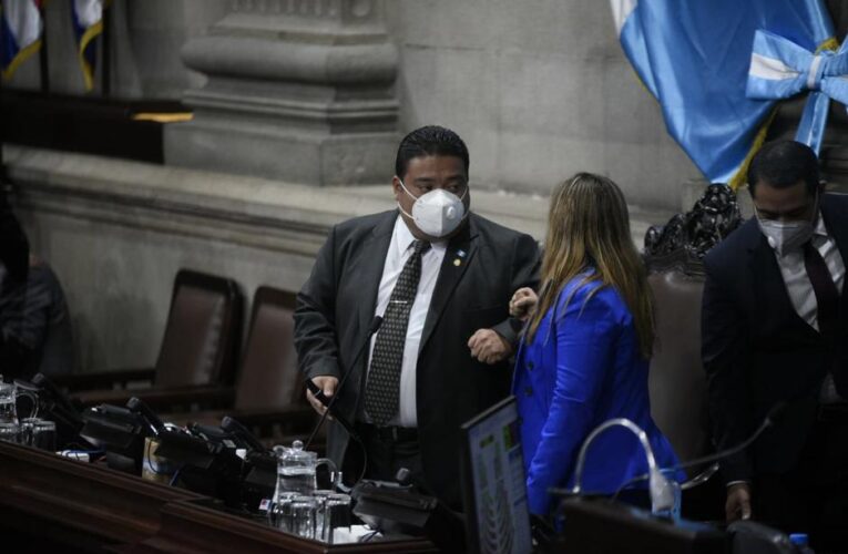 Hospitalizado por Covid el presidente del Congreso de Guatemala