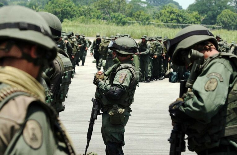 Denuncian que militares venezolanos incautaron ayuda humanitaria en Colombia