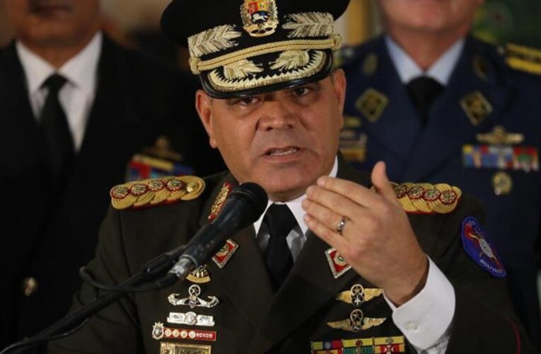 Padrino López ordena despedir a 302 oficiales del Ejército